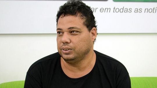 Fora dos debates na TV, candidato do PSOL desabafa nas redes sociais  