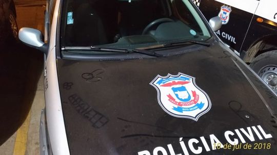 Jovem é preso após desenhar pênis em capô de viatura