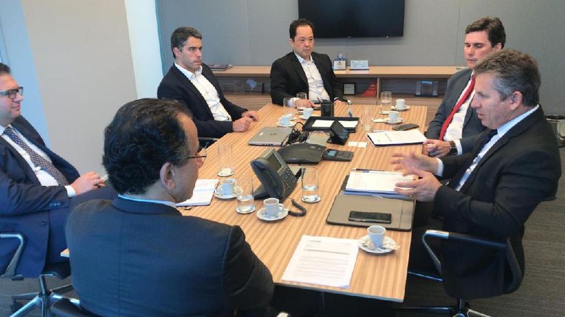 Governo negocia pagamento de dívida dolarizada visando reequilíbrio de contas