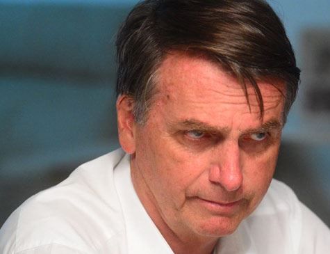 A polarização atual, com dois times no campo, nos faz ingênuos como nunca