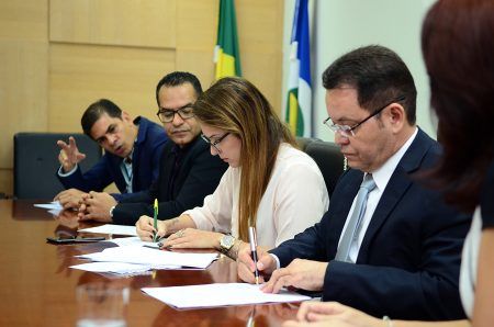 ALMT e cooperativa bancária firmam convênio para atender servidores