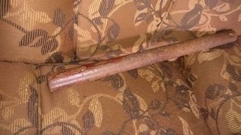 Mulher mata marido com pauladas na cabeça após discussão 