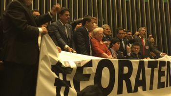 Deputados tentam hoje concluir ou avançar discussão sobre reforma política