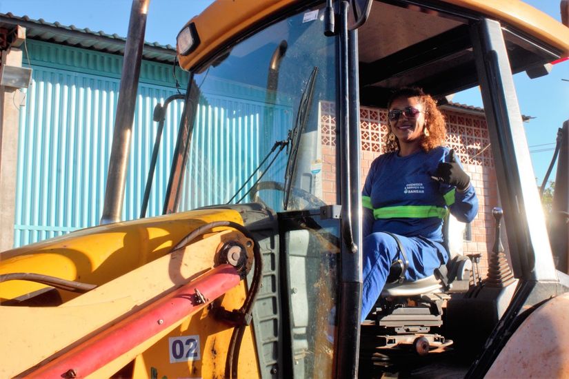 Mulheres no sistema operacional do Sanear são exemplo de força
