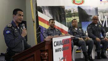 Curso capacita policiais para trabalhar com Policiamento Montado