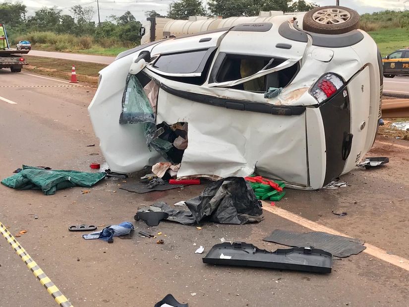 Motorista capota veículo na BR-163 e polícia descobre carregamento de maconha