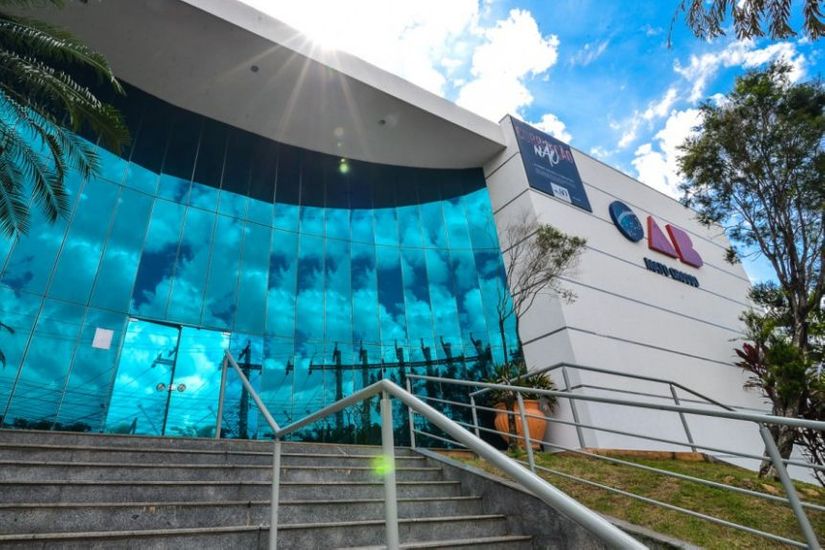 OAB-MT pede fim da obrigatoriedade de uso na Justiça de MT