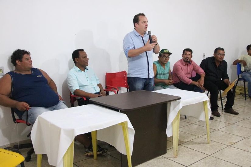 A pedido de Max Russi e prefeito Moisés, governo assina decreto que regulamenta criação de peixes