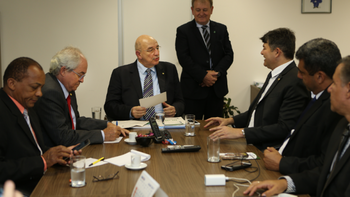 Medeiros conduz comitiva e cobra ministro por peritos para o INSS