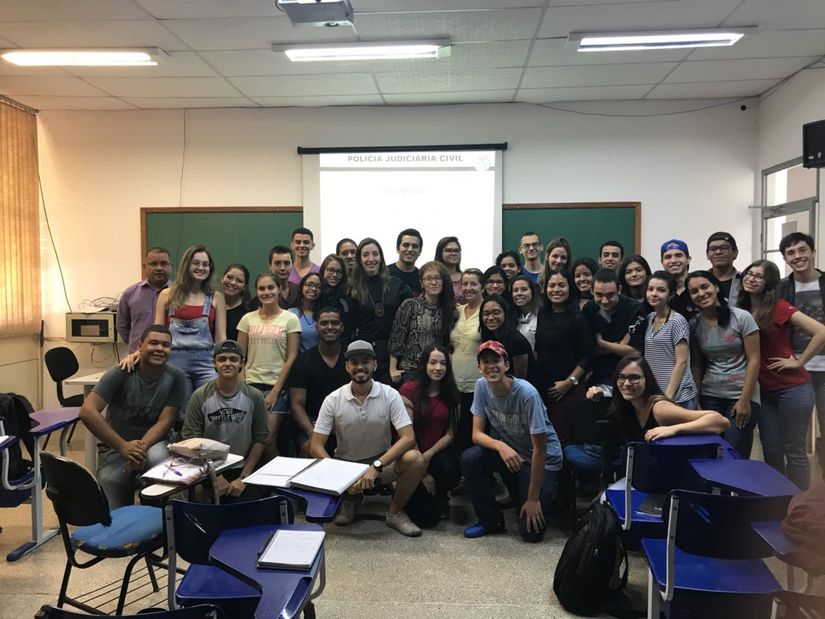 Delegada ministra palestra para acadêmicos de Direito da UFMT