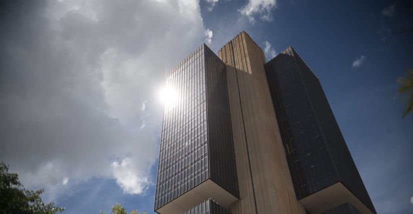Mercado financeiro eleva estimativa de inflação para 4,3% este ano