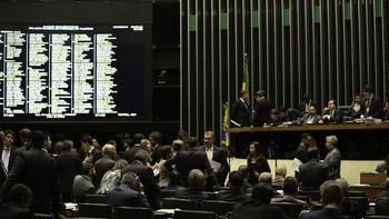 Câmara aprova texto-base de Medida Provisória do ensino médio