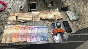 Homem é preso por corrupção de menores; dinheiro e droga são apreendidos pela PM