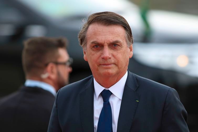 Bolsonaro elogia coordenador do Enem e critica doutrinação em escolas