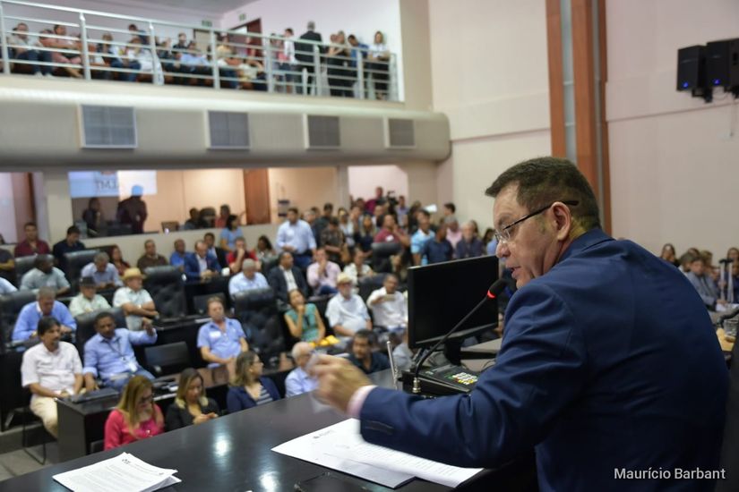 Botelho critica fala de diretor da Energisa e exige respeito para a população e deputados