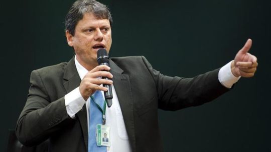 Governo quer dobrar transporte de carga por ferrovias, diz ministro