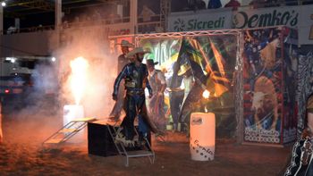 Abertura da 28ª Festa do Peão reúne mais de 3 mil pessoas na quinta-feira