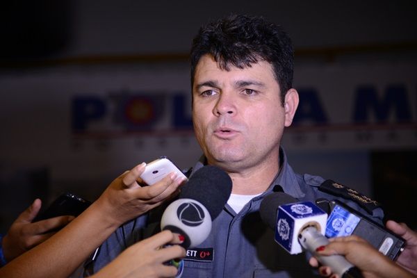 Suspeitos de participação em morte de tenente do Bope estão na mata à base de rapadura, diz PM