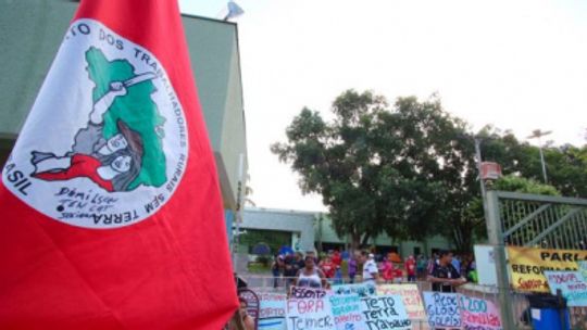 Integrantes do MST ocupam sede do Incra na capital do Estado