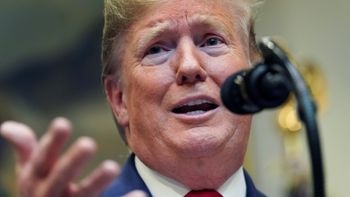 Em persa, Trump tuíta contra o governo do Irã e diz ao povo iraniano que 'está a seu lado'