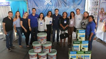 Escolas estaduais recebem kits para pintura e revitalização