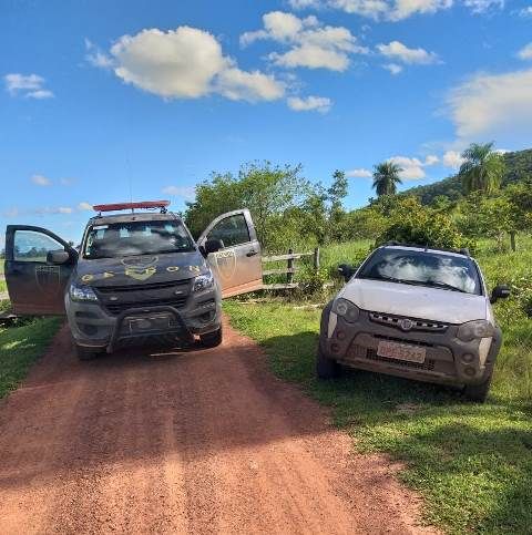Suspeitos são presos pelo Gefron com picape roubada