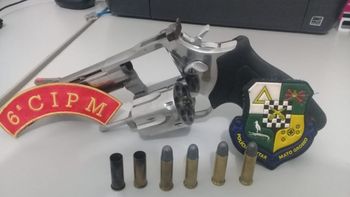 Acusado de ameaçar mulher é baleado ao trocar tiros com a PM