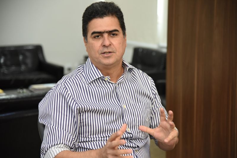 Prefeito determina que secretário faça devolução de pagamento