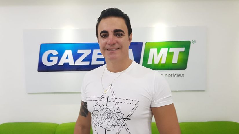 Dinivaldo Lima comemora 20 anos de carreira com festa inédita em Guiratinga 