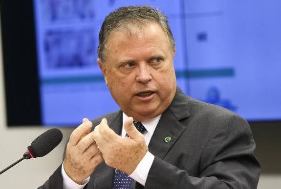 Ministro da Agricultura vai a Washington tentar retomar exportação