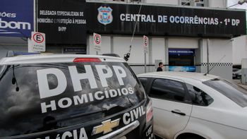 Jovem com diversas passagens criminais é assassinado a tiros na porta de casa 