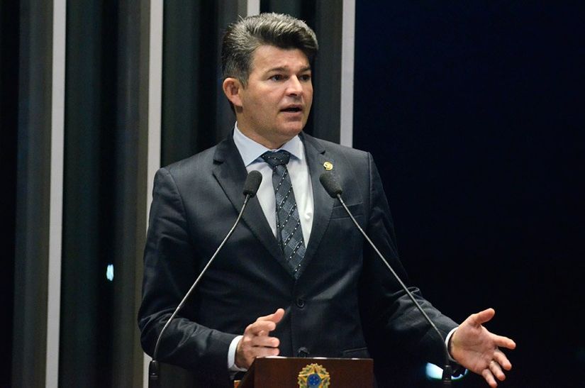 José Medeiros critica declaração de Joaquim Barbosa sobre fim do governo