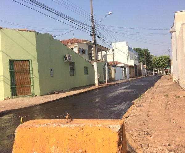 Departamento Técnico da Coder aplica micro revestimento asfáltico na Pedro Ferrer