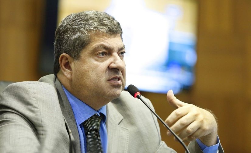 Deputados temem falência do plano e cobram informações sobre caos financeiro