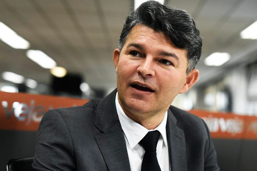 Medeiros propõe votação para manter ministro