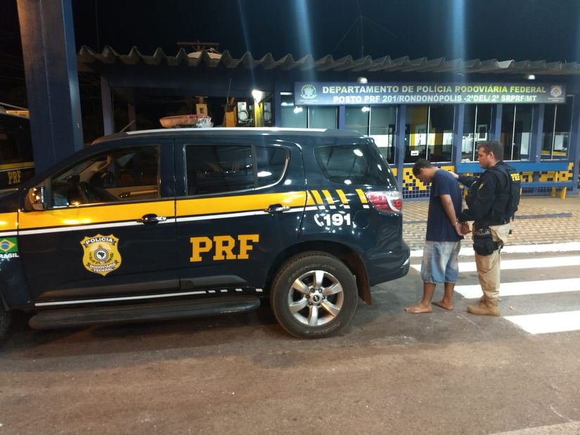 Jovem é flagrado em ônibus com pasta base de cocaína