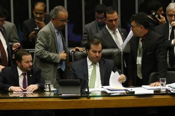Câmara inicia votação retirando percentual de fundo público eleitoral