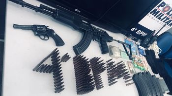 Perseguição a veículo roubado resulta em troca de tiros e um bandido morto 