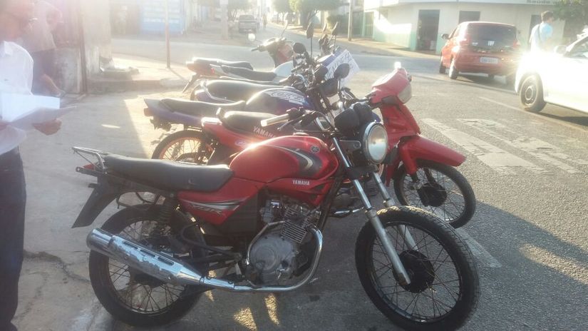 Ação integrada entre PM e PJC apreende motocicletas de leilão com placa de vende-se