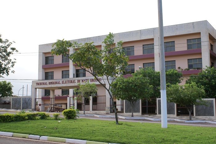 Candidatos que aguardam recurso podem fazer campanha