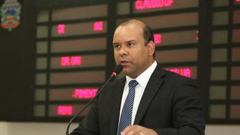 Thiago Muniz critica reforma de R$2,5 milhões da Câmara