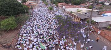Jaimão e Adão do Gás levam milhares de pessoas às ruas de Guiratinga  