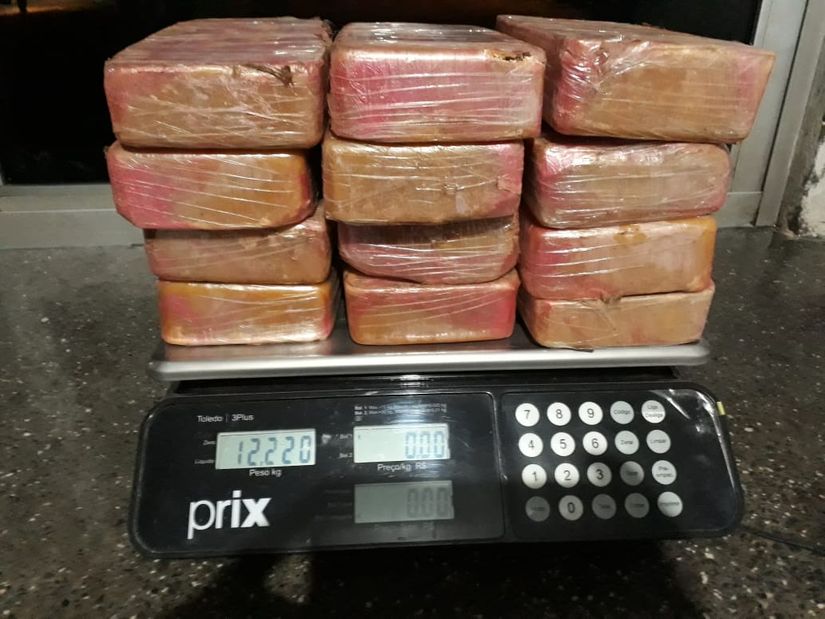 Jovem é preso em operação com tabletes de cocaína em ônibus