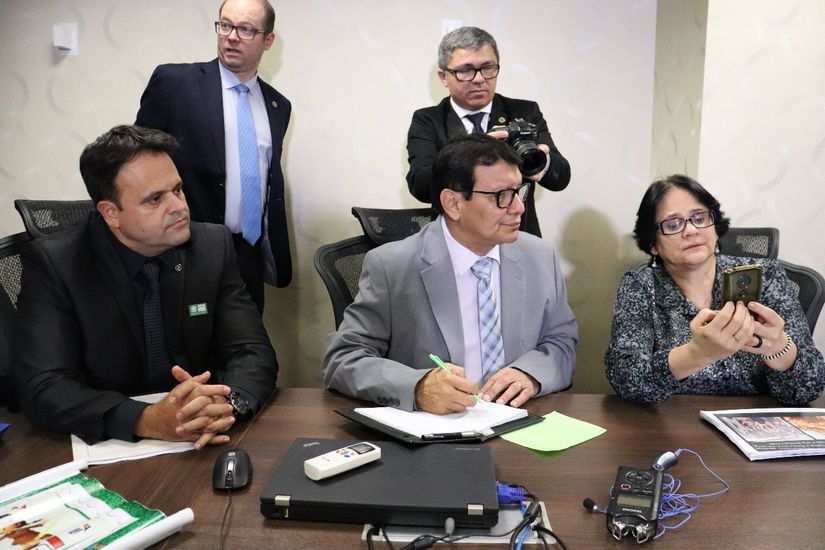 Claudinei se reúne com ministra e presidente da Funai