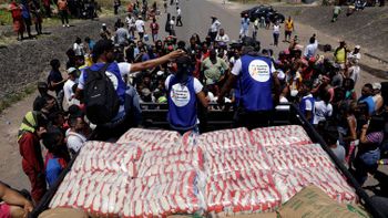 Governo informa que dois caminhões com ajuda entraram na Venezuela