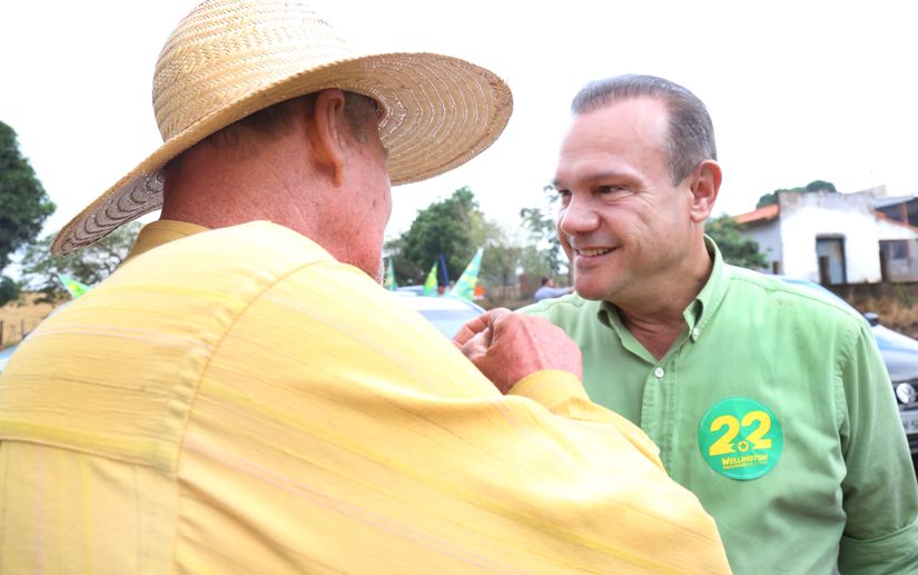 Wellington visita feira de Cáceres e defende agricultura familiar