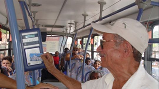 Estatuto garante gratuidade de transporte para maiores de 65 anos