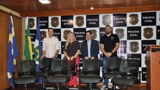 Cadeiras são doadas para policiais civis do CIOSP