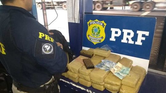 PRF apreende adolescente com drogas e munições