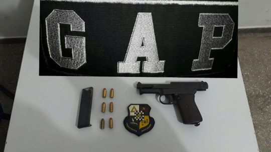 Suspeito de matar cachorro a tiros é preso por porte ilegal de arma de fogo